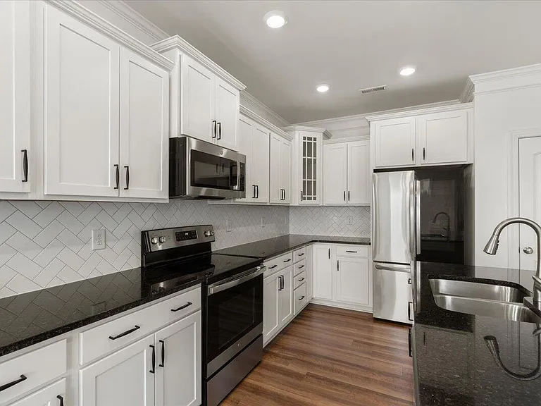 155 Bourne Dr — Photo 10