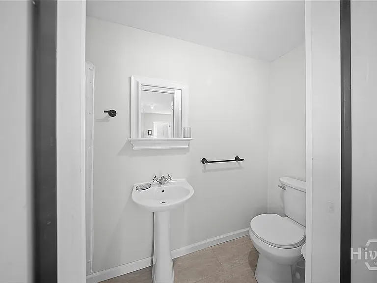 1117 E 41st St — Photo 35