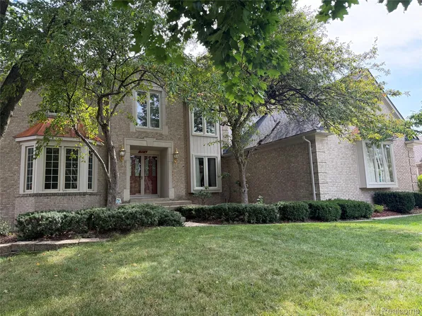 1594 Arbor Creek Dr, Rochester Hills, MI 48306