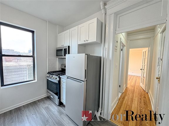 3rd image of 2810 36th St APT 33