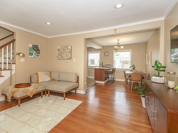 3rd image of 7219 W Summerdale Ave