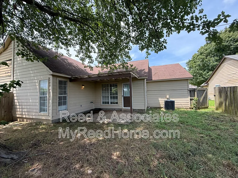 6913 Hillindale Dr — Photo 12