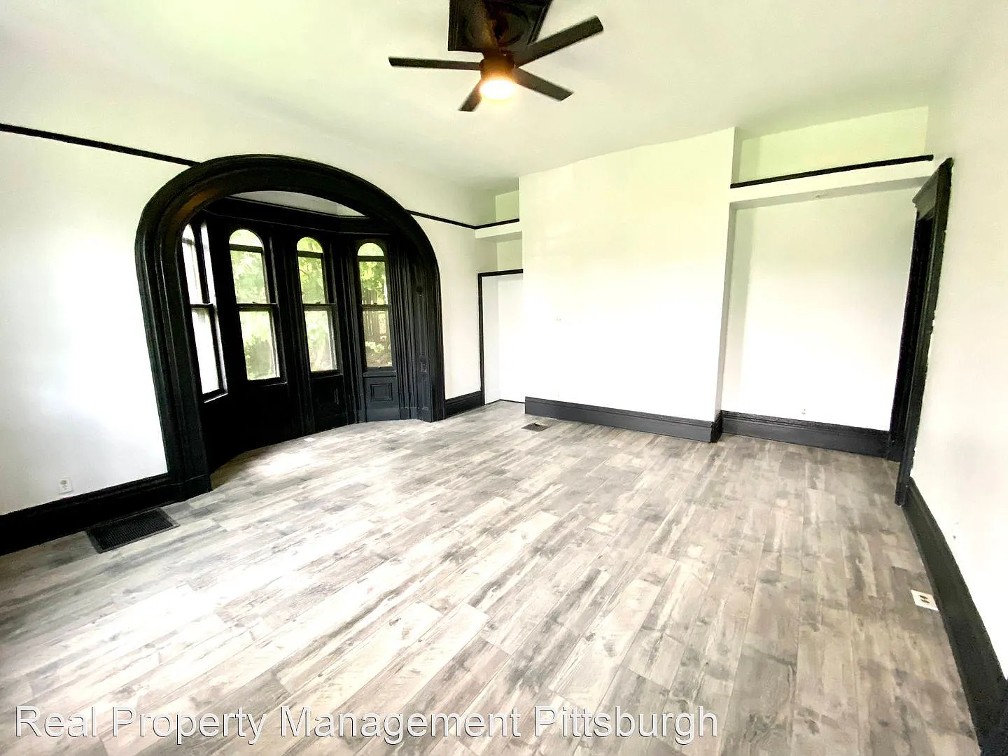 2420 Perrysville Ave APT 1 photo 1
