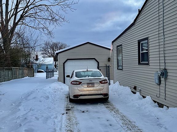 2nd image of 521 Powers Ave