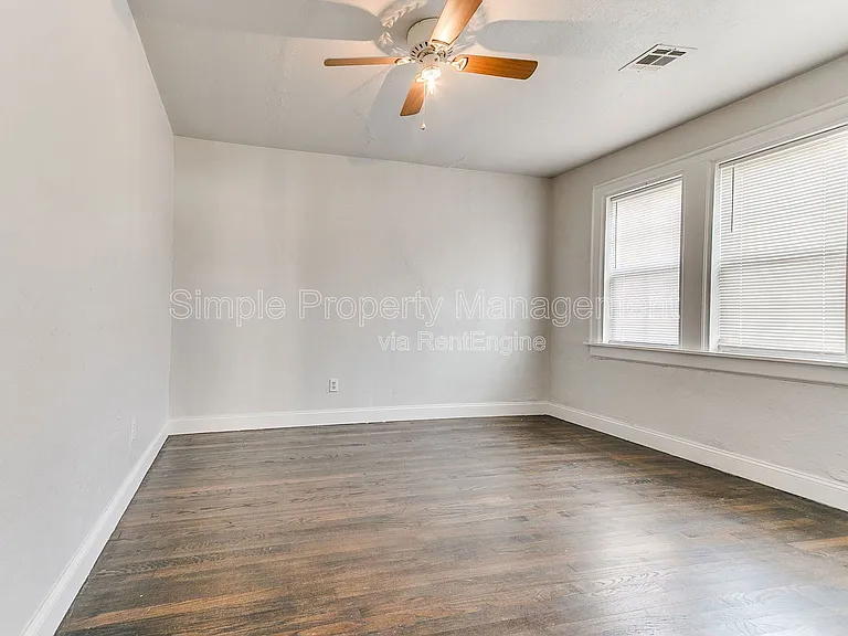 946 East Dr — Photo 10