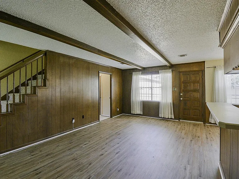 13915 Roundstone Ln — Photo 7