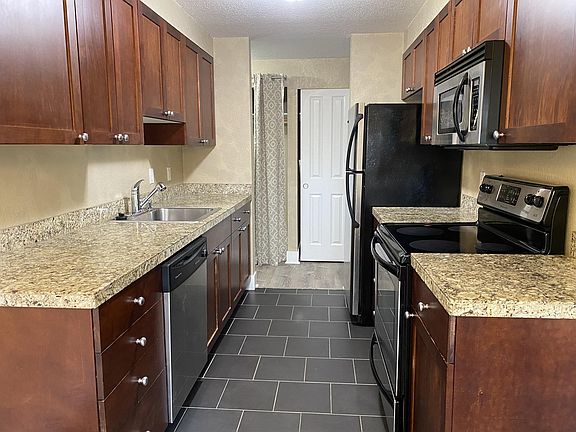 5th image of 939 N 101st St Unit 305