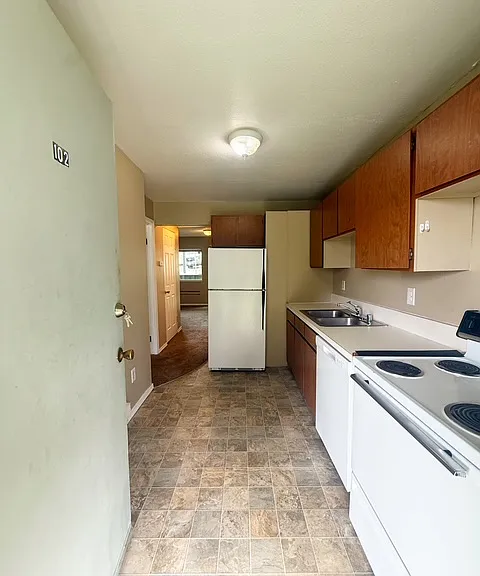 637 Pleasant Ave #102 — Photo 3
