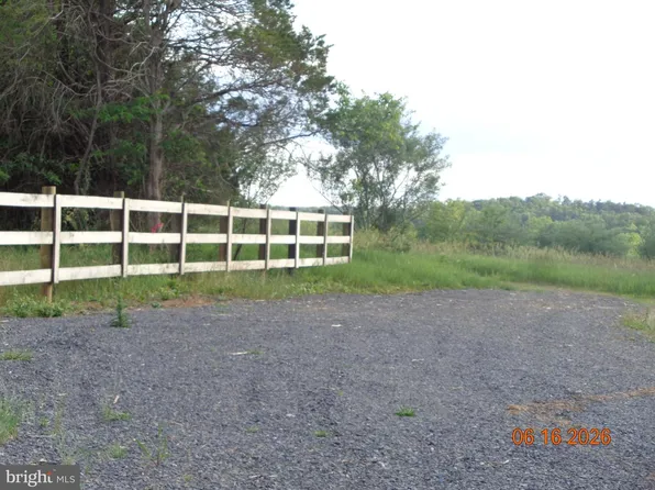 3 Martin Payne Rd, Kearneysville, WV 25430