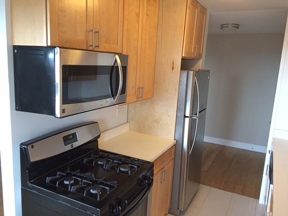 5th image of 12333 83rd Ave APT 609
