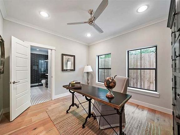 2nd image of 414 Hyde Park Blvd