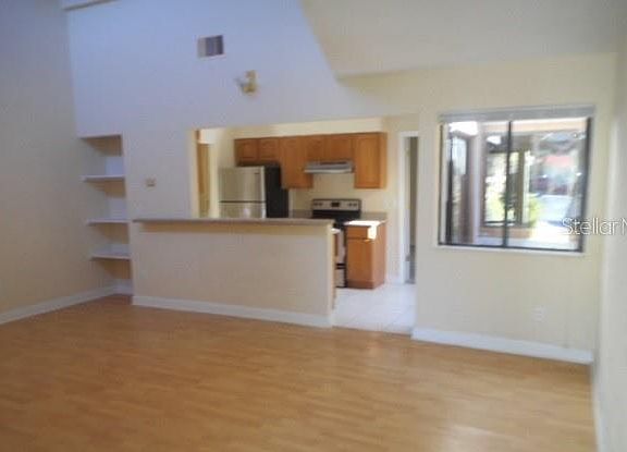 4th image of 216 Sheila Ave