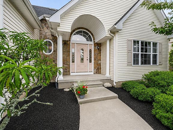 3rd image of 43 Donegal Ln