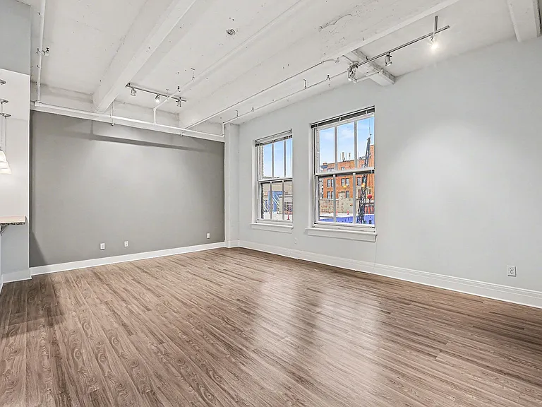 Newberry Lofts on 6th — Photo 27
