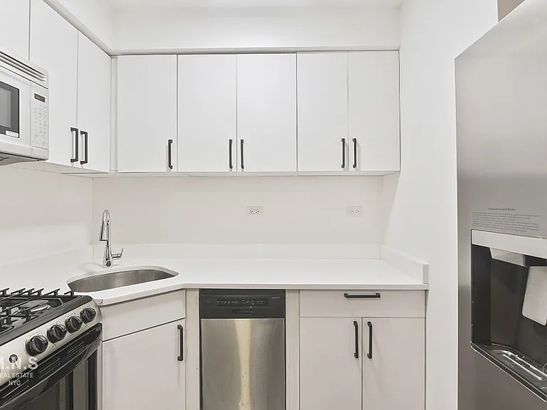 155 E 55th St #9RB — Photo 5