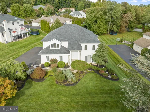 99 Locust Dr, Huntingdon Valley, PA 19006