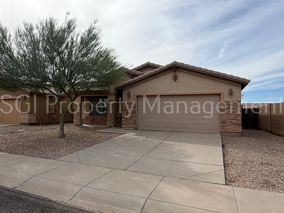 1037 W Nina Dr