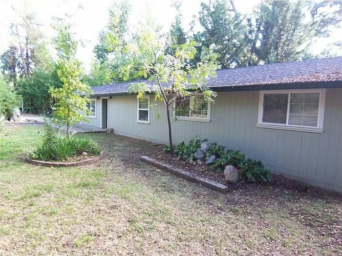 2820 Debbie Ln photo 1