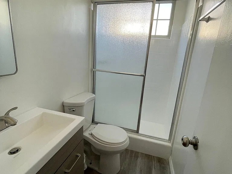 2901 Kenwood Ave #1 — Photo 6