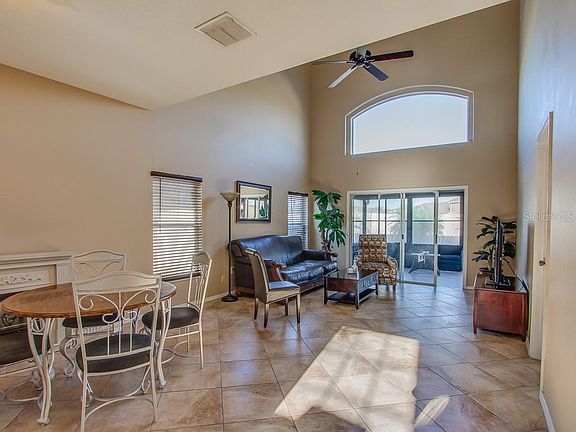 4th image of 13209 Greenpointe Dr