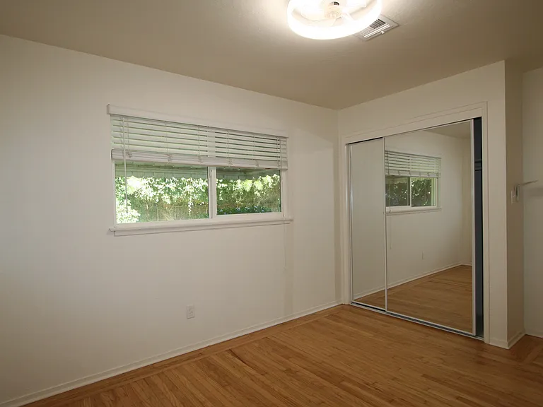 2736 Northglen St — Photo 22