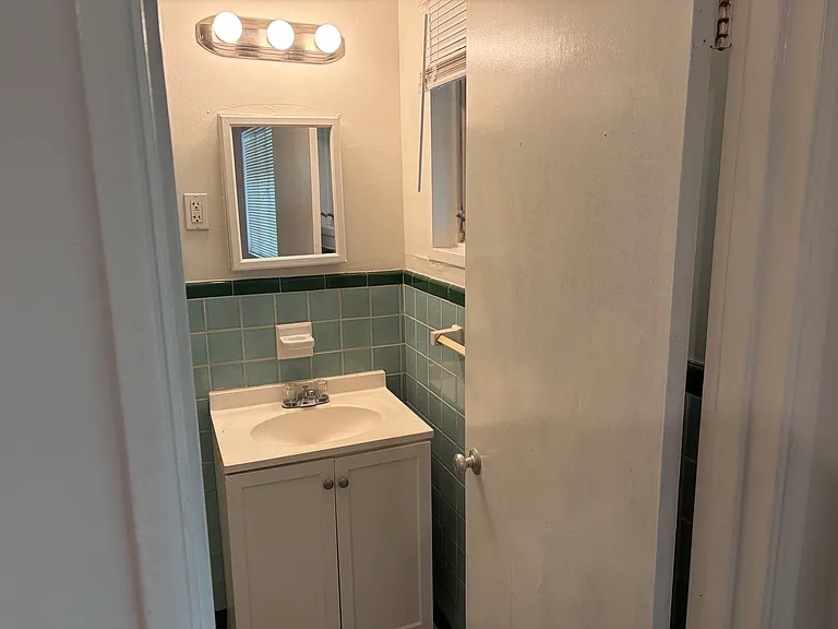 2538 Lancaster Dr — Photo 7