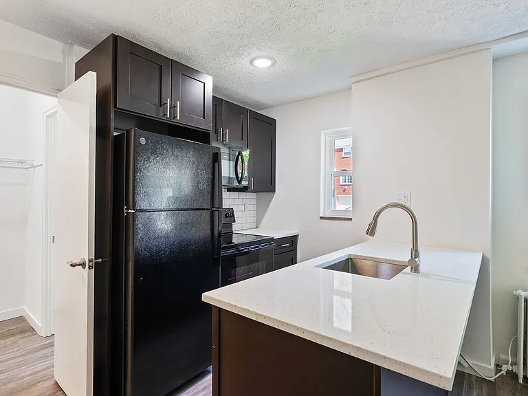 Hillside Apartments — Photo 16