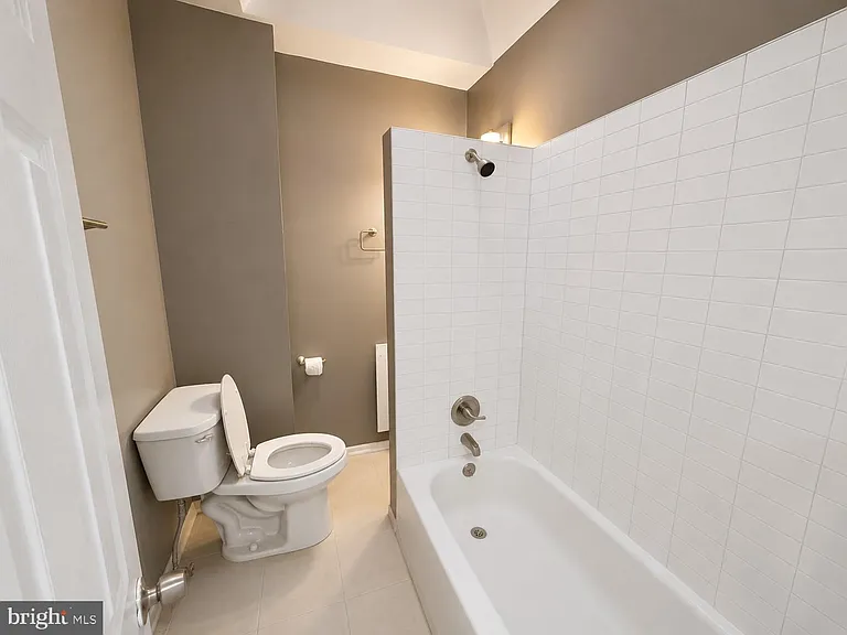 1322 S Newkirk St — Photo 18