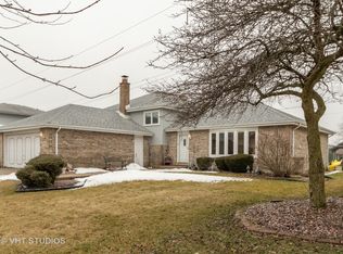 16318 Hillcrest Dr, Tinley Park, IL 60477
