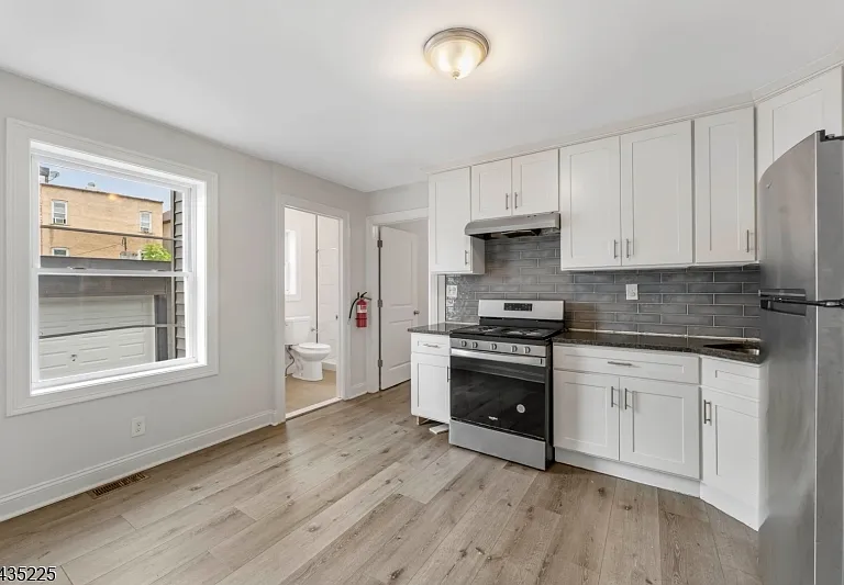 335 Henry St #3 — Photo 11