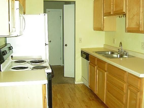 3rd image of 5607 Glenway St