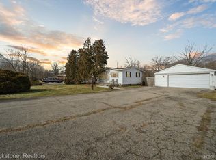 1479 Morley Ave, Rochester Hills, MI 48307