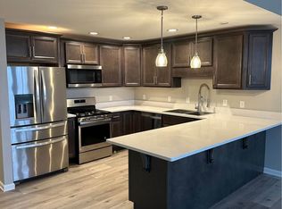 110 E Main St APT B, Syracuse, IN 46567