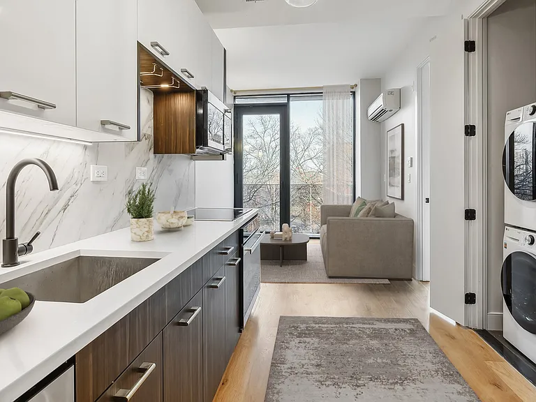 1890 Pelham Pkwy S #4D — Photo 1