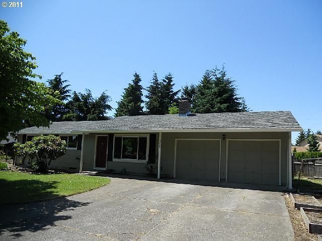 2nd image of 812 SE 122nd Ave
