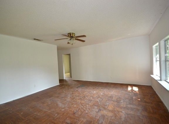 5th image of 9852 Childress Dr