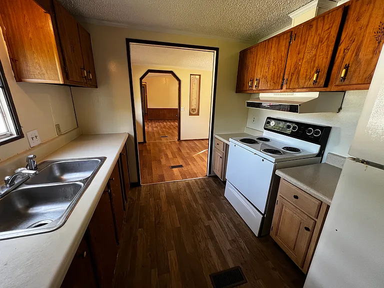 316 Woodmarsh Ln — Photo 3