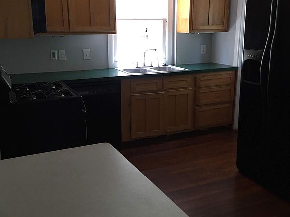 4th image of 2627 Glenmawr Ave