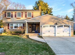 25 W Split Rock Dr, Cherry Hill, NJ 08003