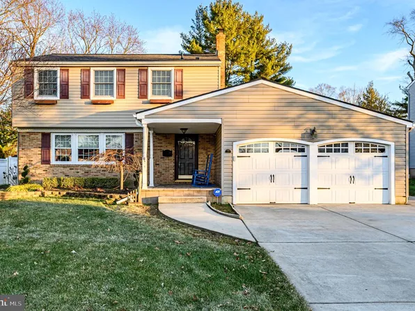 25 W Split Rock Dr, Cherry Hill, NJ 08003