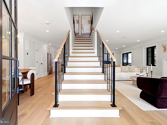 5th image of 5023 Fulton St NW