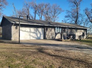 1706 N Fairview Rd, Sterling, KS 67579