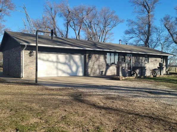 1706 N Fairview Rd, Sterling, KS 67579