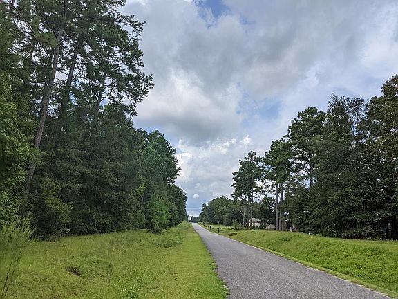 2nd image of 214 Blackberry Ln
