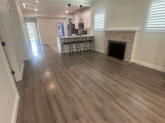 5th image of 210 W Lambright St