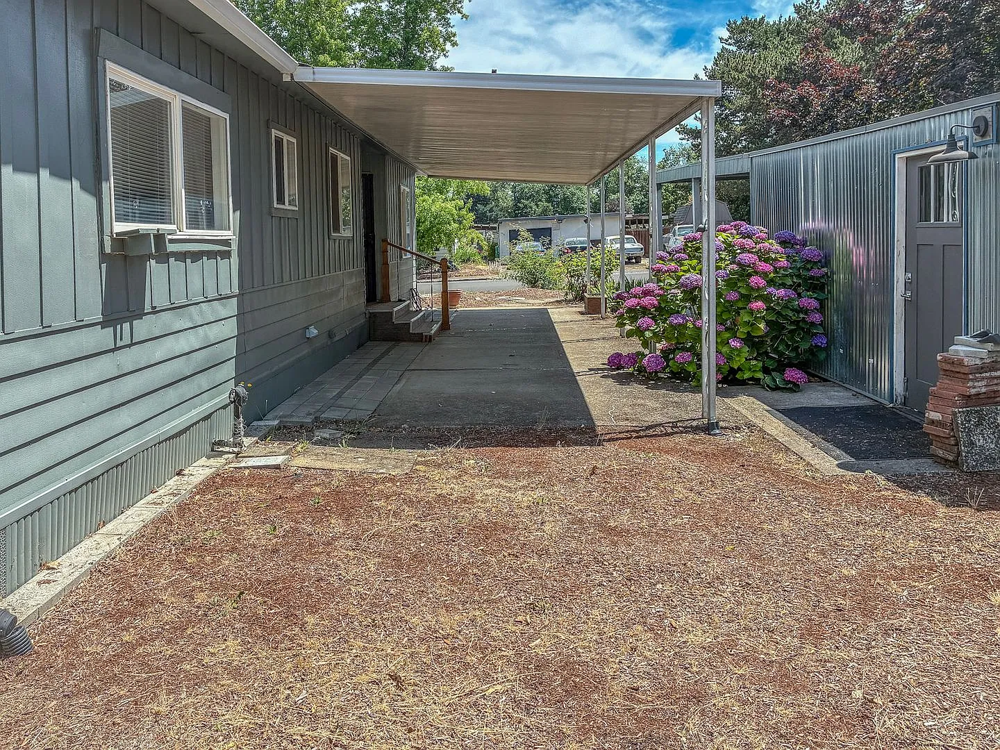 Salem 2 Bedroom Home Available Now ! — Photo 3