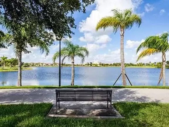 4th image of 4958 Iron Horse Way