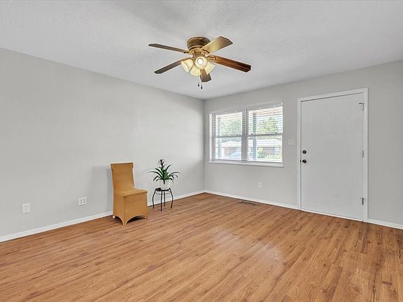 4th image of 3016 SE 21st St