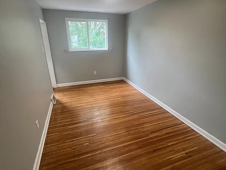 11 Lincoln Dr — Photo 4