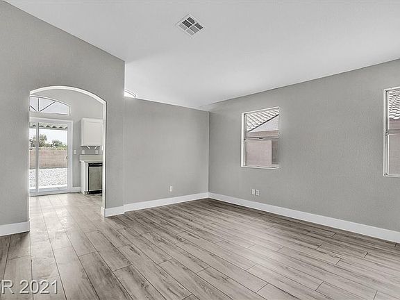 4th image of 6461 Grand Oaks Dr